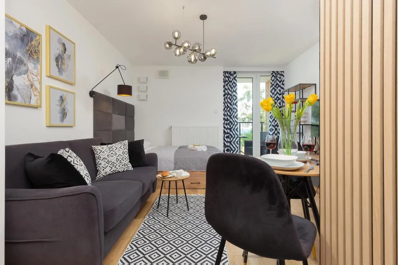 Warsaw Praga Kokoryczki Apartments with Parking by Renters 0*,